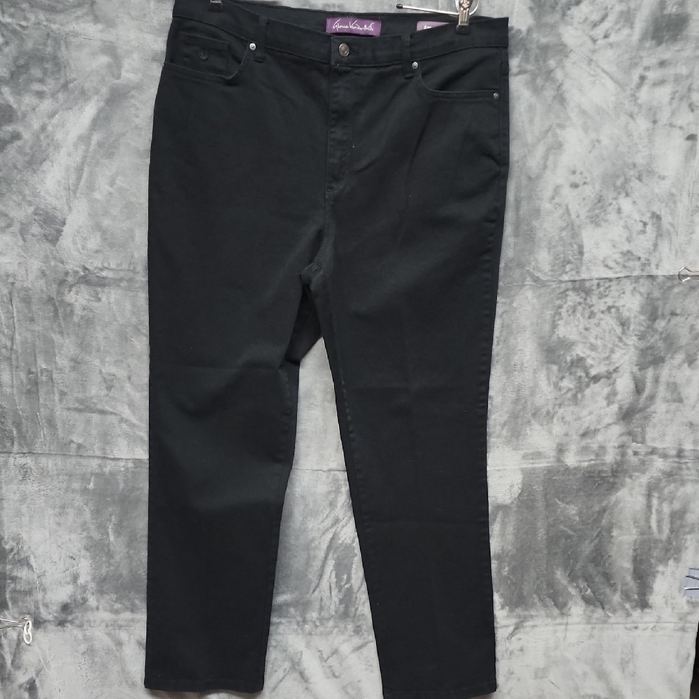 Gloria Vanderbilt Amanda Black Straight Leg Jeans sz 18